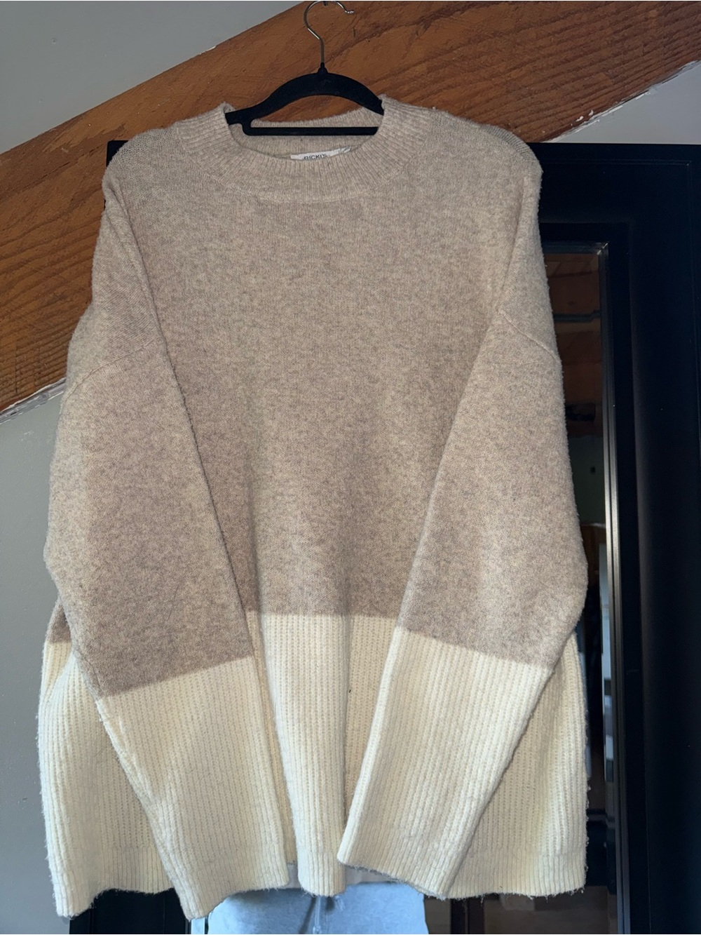 Ricki's Two-Tone Crewneck Sweater in Beige and Cream